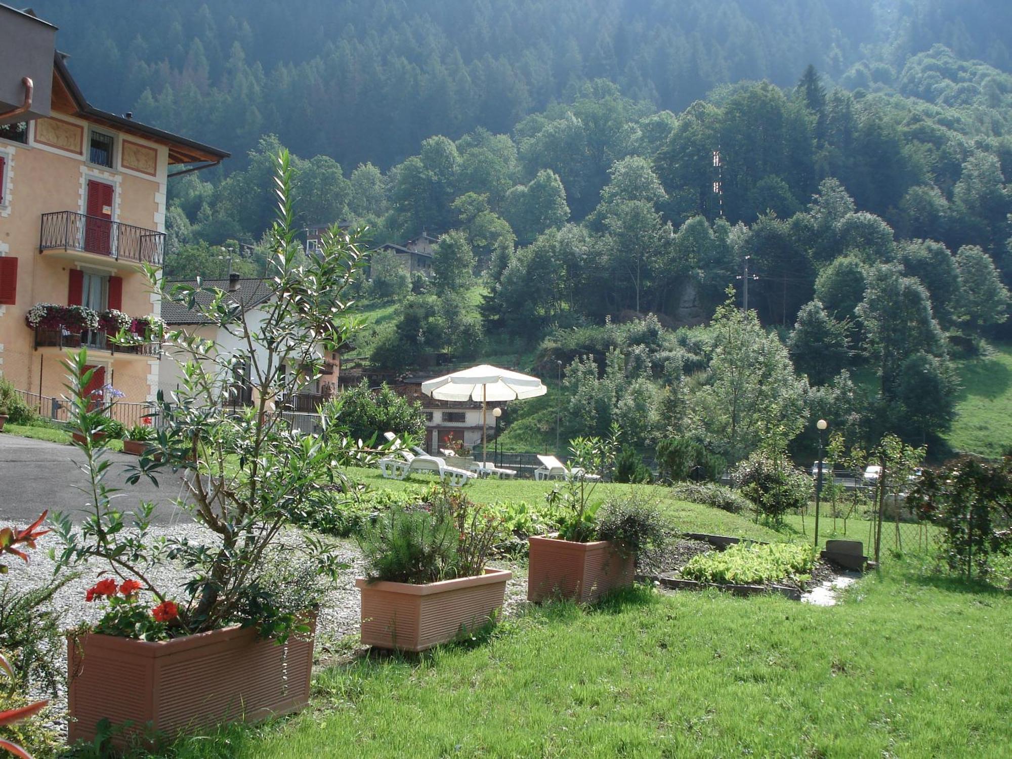 Hotel Pedretti Branzi Exteriör bild
